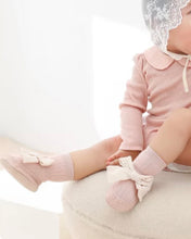 Load image into Gallery viewer, Anti Slippery Bowknot Baby Socks // Pink
