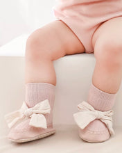 Load image into Gallery viewer, Anti Slippery Bowknot Baby Socks // Pink
