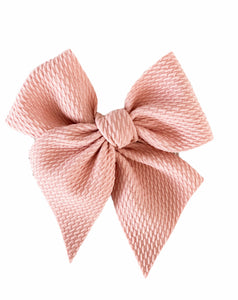 Clip bow CORAL